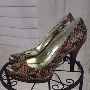 New Alfani Brown Snakeskin Heels Size 9